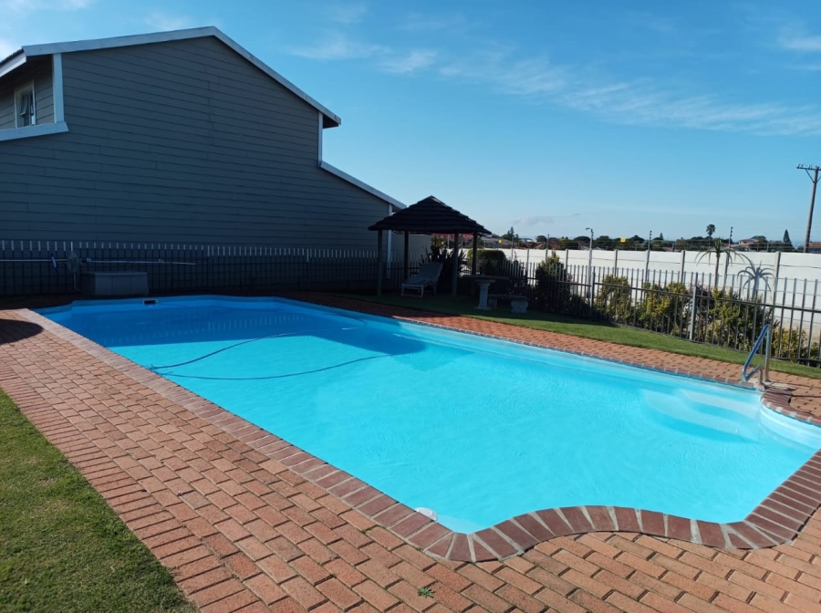 2 Bedroom Property for Sale in Hartenbos Central Western Cape